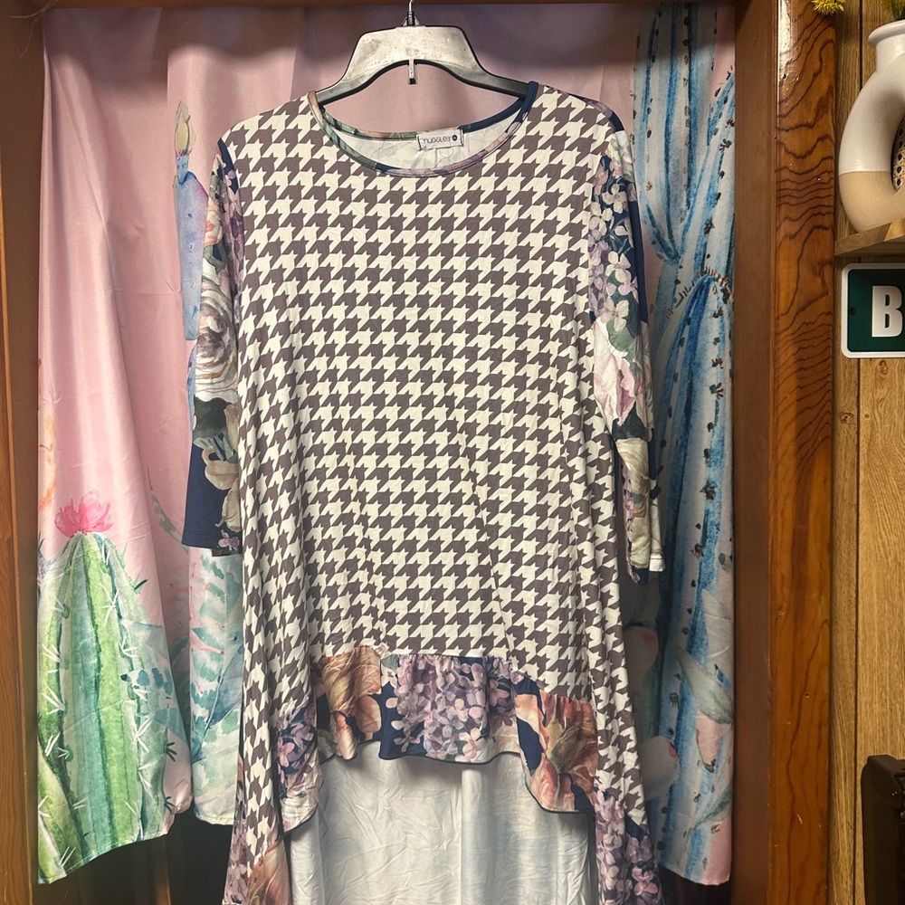 Umgee Black and White Houndstooth Floral Tunic